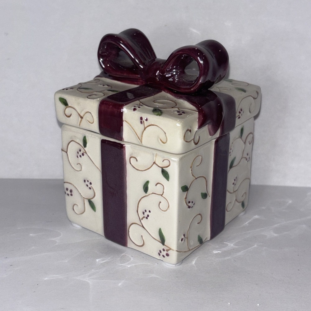 Yankee Candle Gift Box Present Tealight Ceramic Candle Holder Christmas Holiday